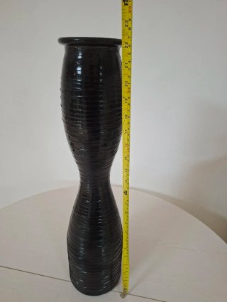 Jarrón negro alto cerámica, muy elegante