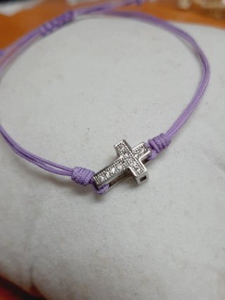 Pulsera hilo cruz circonitas.