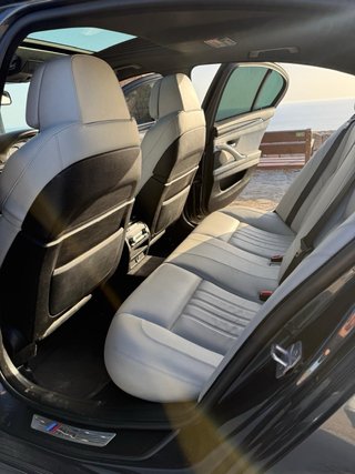 BMW M5 F10 volante derecha