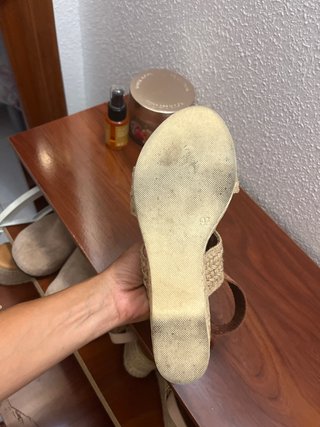 Sandalias cuña Tekila beige y marrón