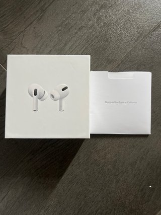 Caja AirPods Pro con manual