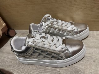 Zapatillas Guess plateadas