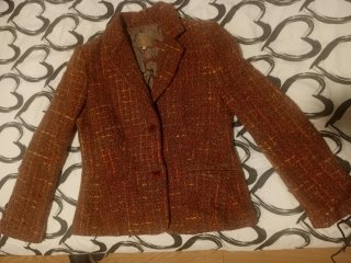 Chaqueta tweed marrón y roja