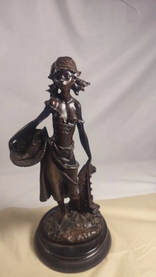 Figura decorativa vintage mujer pescadora