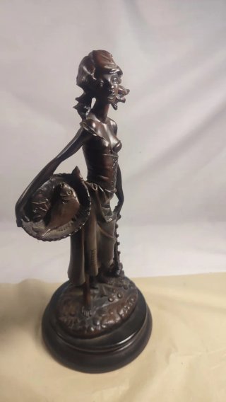 Figura decorativa vintage mujer pescadora