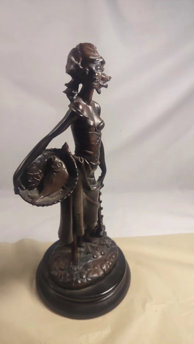 Figura decorativa vintage mujer pescadora