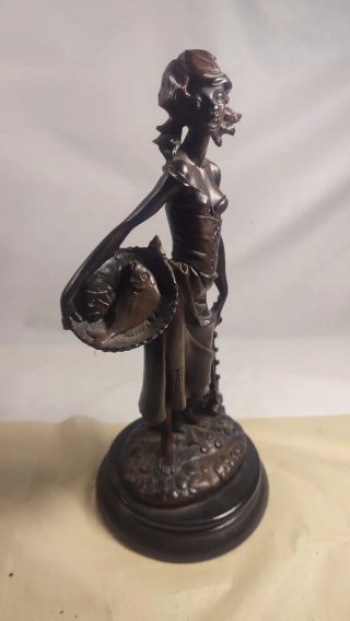Figura decorativa vintage mujer pescadora