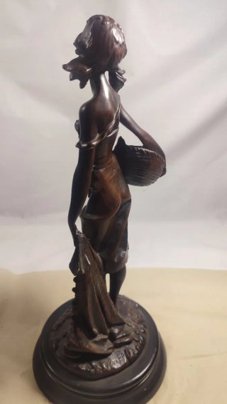 Figura decorativa vintage mujer pescadora