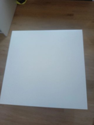 Mesa baja blanca de madera