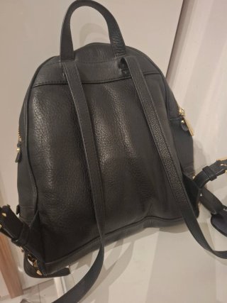 Mochila Michael Kors tachuelas doradas