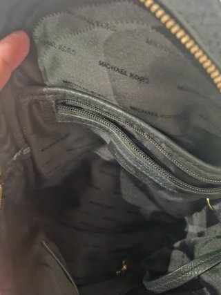 Mochila Michael Kors tachuelas doradas