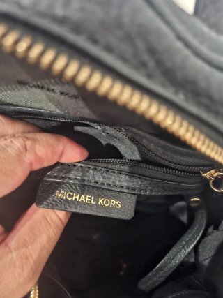 Mochila Michael Kors tachuelas doradas