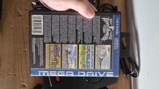 Sega Mega Drive II con 2 mandos y juego