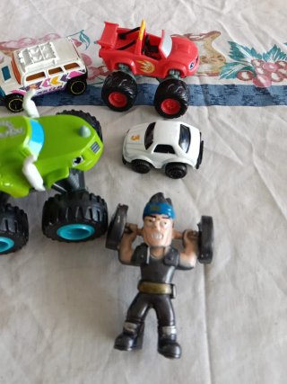 Lote Hot Wheels y Playmobil