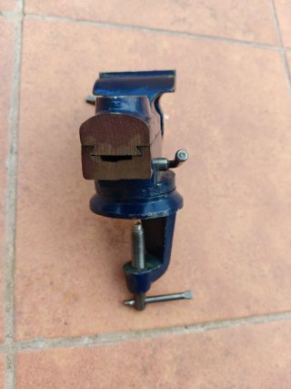Tornillo de banco azul