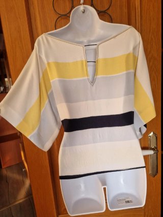 Blusa elegante y bonito. Talla M