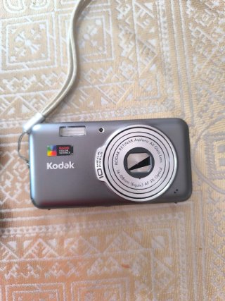 Lote 2 camere: Panasonic Lumix e Kodak