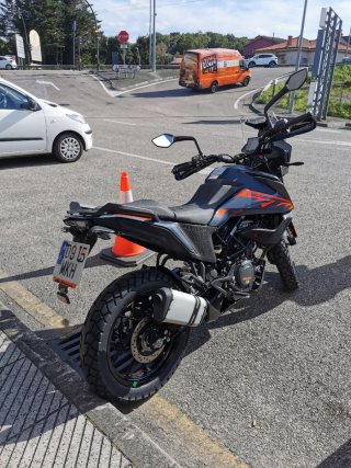 KTM 390 Adventure Negra y Naranja