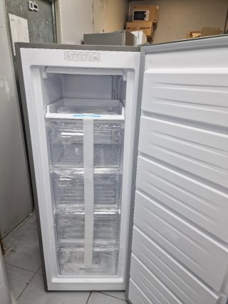 Congelador vertical! Nueva con tara
