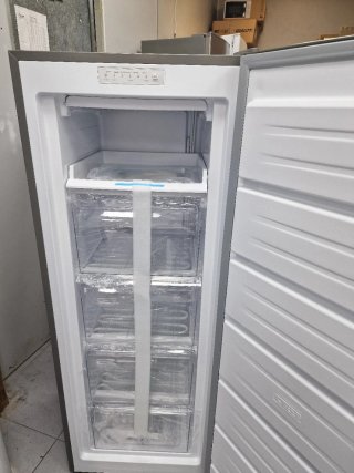 Congelador vertical! Nueva con tara