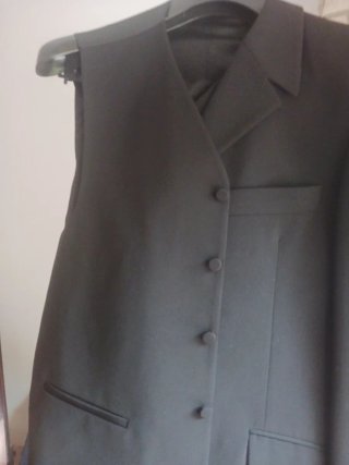 Traje negro talla 50,chaleco talla 50 Panatalon44