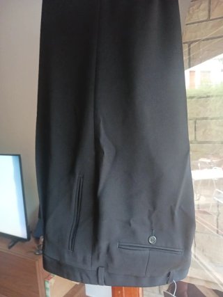 Traje negro talla 50,chaleco talla 50 Panatalon44