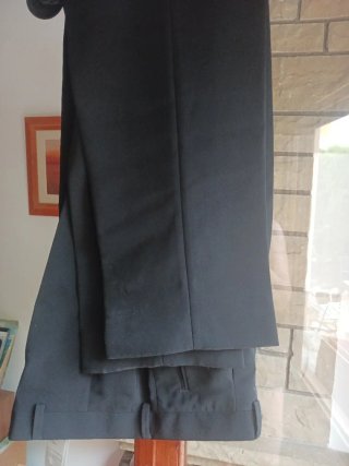 Traje negro talla 50,chaleco talla 50 Panatalon44