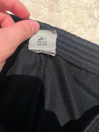 Pantalones de chándal Nike negros con logo rojo