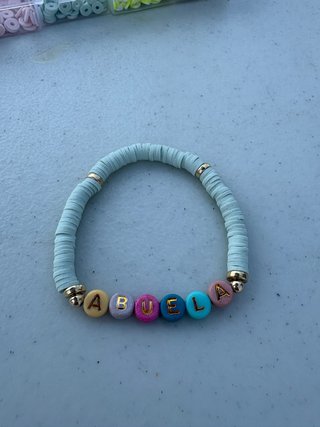 Pulsera hecha a mano