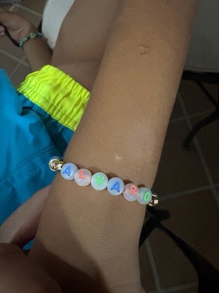 Pulsera hecha a mano
