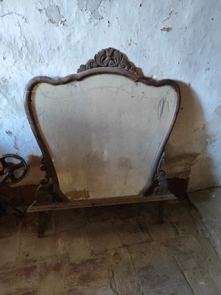 Espejo antiguo de madera y cristal