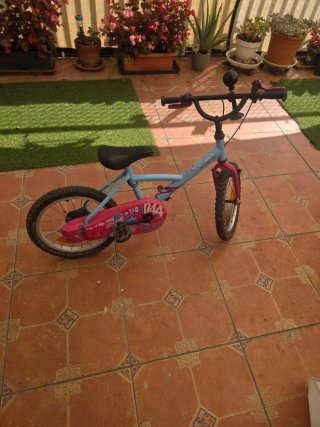 Bicicleta infantil azul y rosa