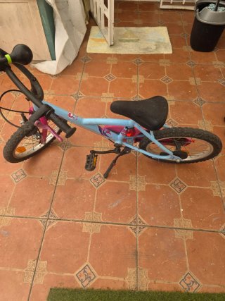 Bicicleta infantil azul y rosa