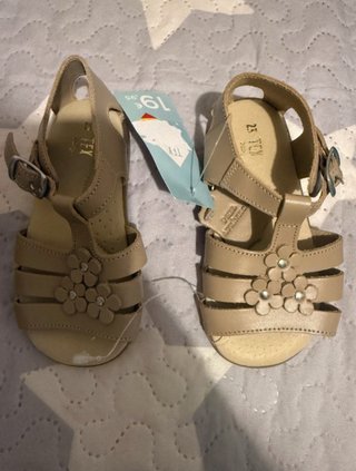 Lote sandalias piel T20 y T24