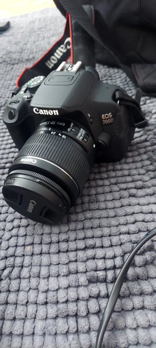 Cámara Canon EOS 700D