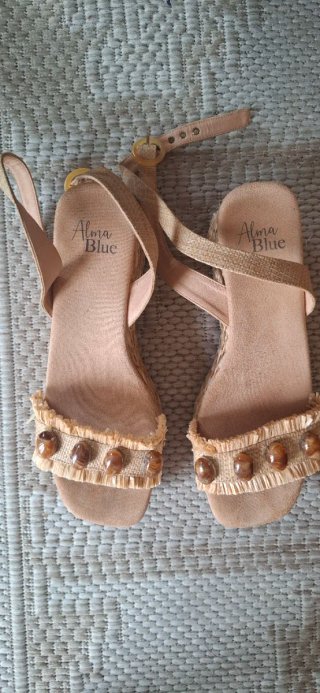 Sandalias cuña beige Alma Blue Talla 40