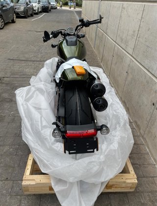 Harley-Davidson Naked Verde/Negra