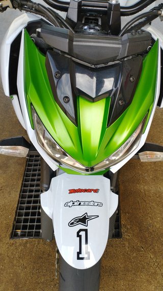 Kawasaki Z800e Blanca y Verde