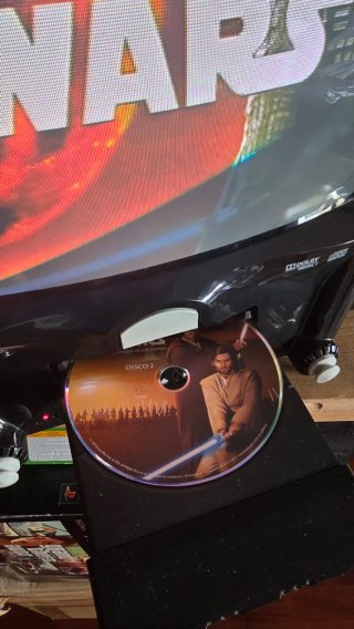 TV DVD Star Wars con Mando Sable