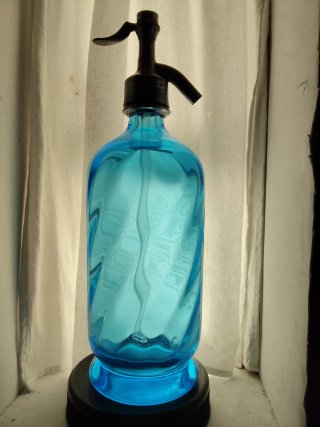 Sifón antiguo azul.