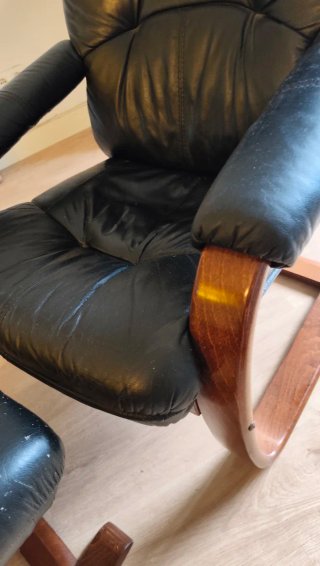 Sillón balancín piel con reposapiés