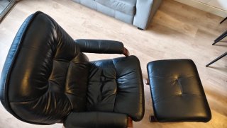 Sillón balancín piel con reposapiés