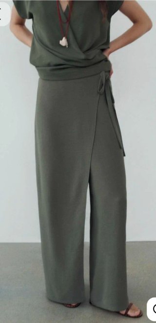 Conjunto Zara verde oliva