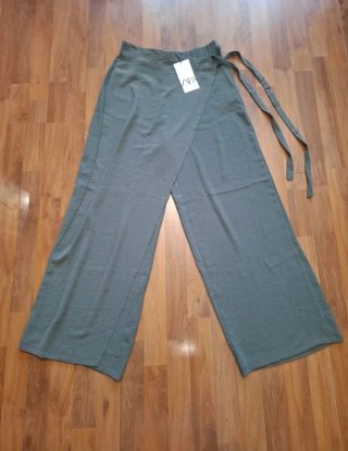 Conjunto Zara verde oliva