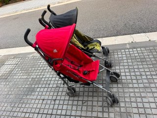 Cochecito Maclaren Rojo y Negro