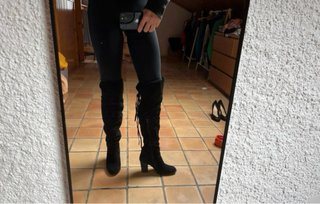 Botas altas de ante, negras;  casi nuevas