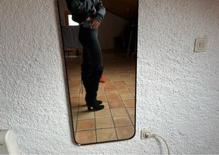 Botas altas de ante, negras;  casi nuevas