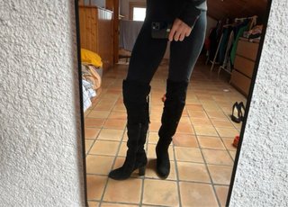 Botas altas de ante, negras;  casi nuevas