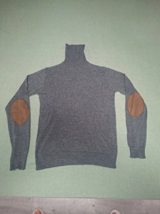 Jersey cuello alto hombre gris