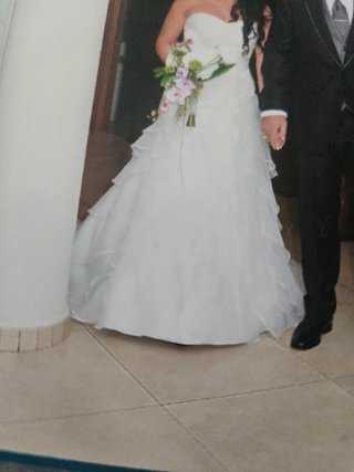 Vestido de Novia Blanco,muy elegante y bonito.